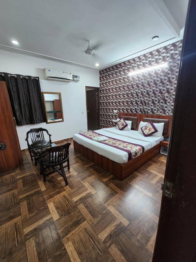 Hotel Clayton Near Igi Airport Delhi