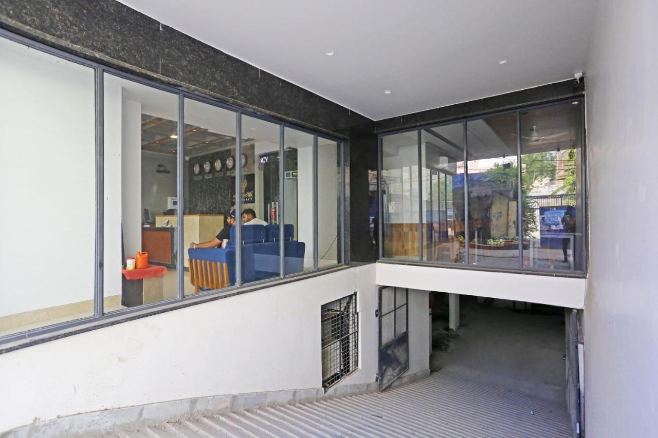 Hotel Applewood Residency - Offering Free Airport Drop 3*