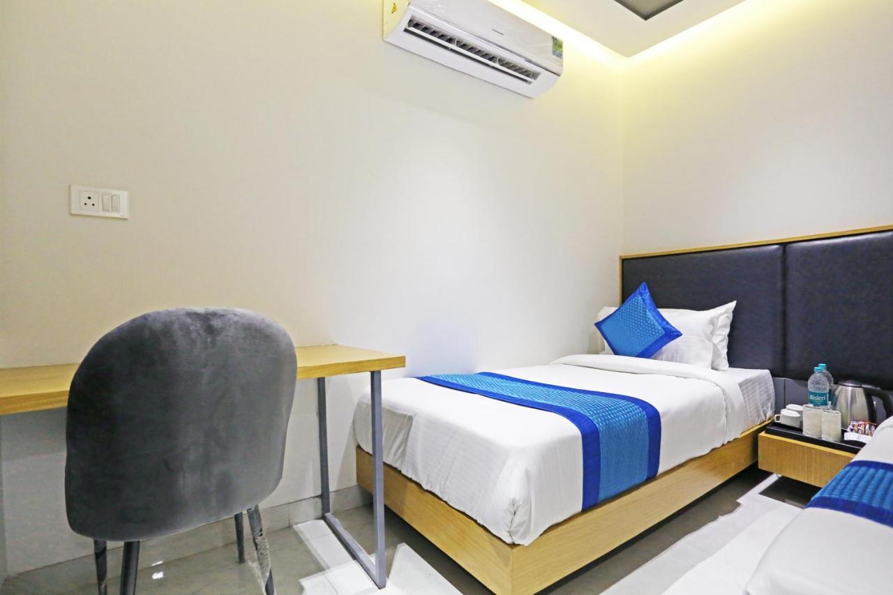Hotel Applewood Residency - Offering Free Airport Drop Nova Deli