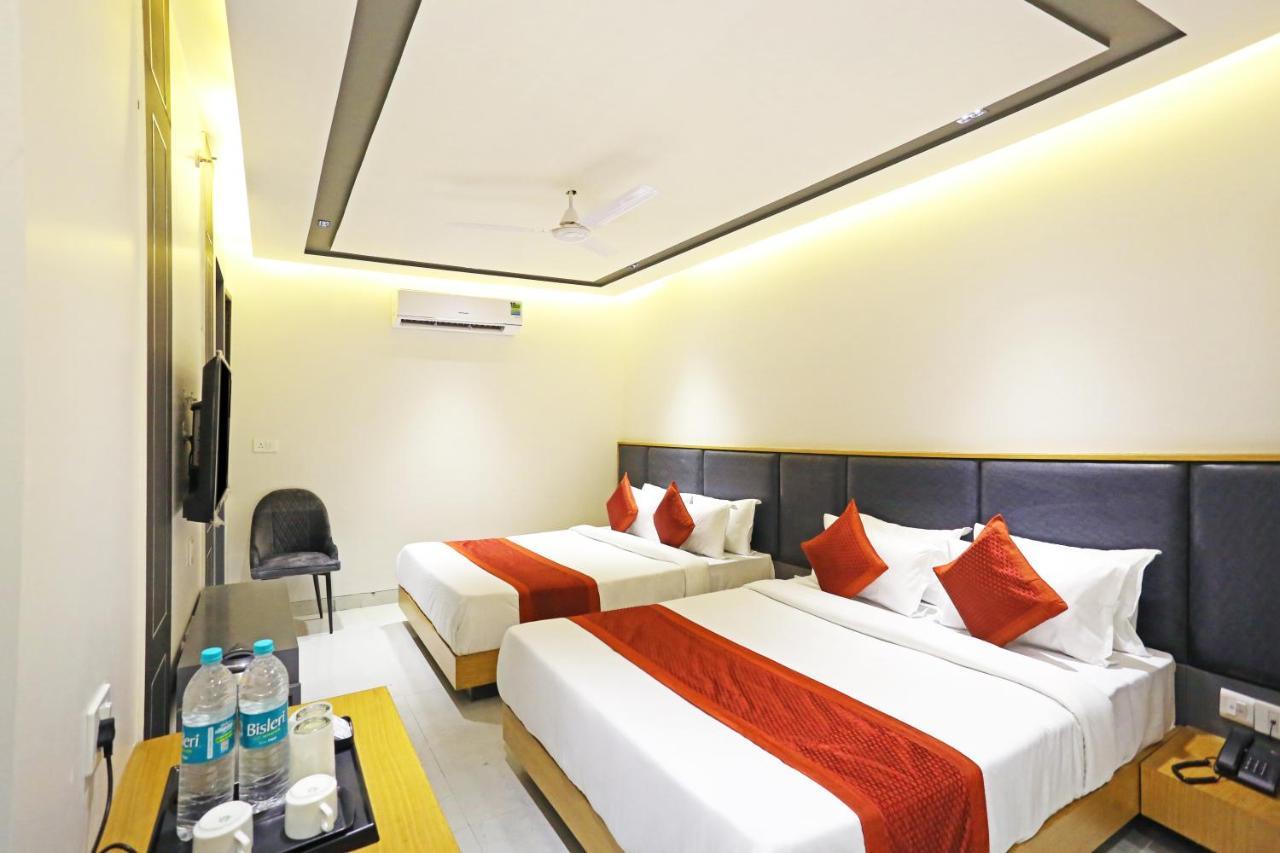 Applewood Residency - Offering Free Airport Drop Hotel Nova Deli