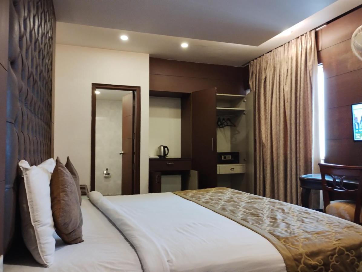 Wti Airport Grand Delhi 3*
