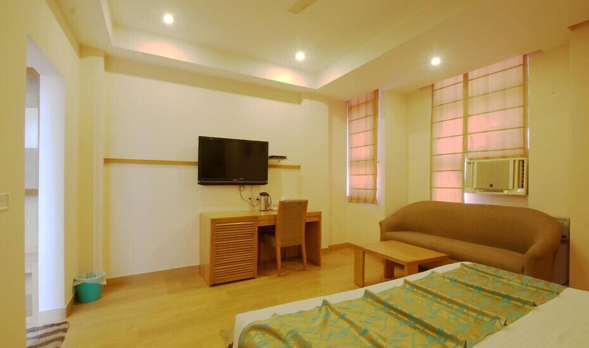 The Crest Hotel 3*