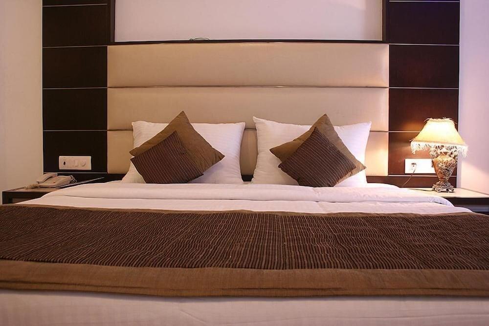 Livasa Near Blk Hospital 3*