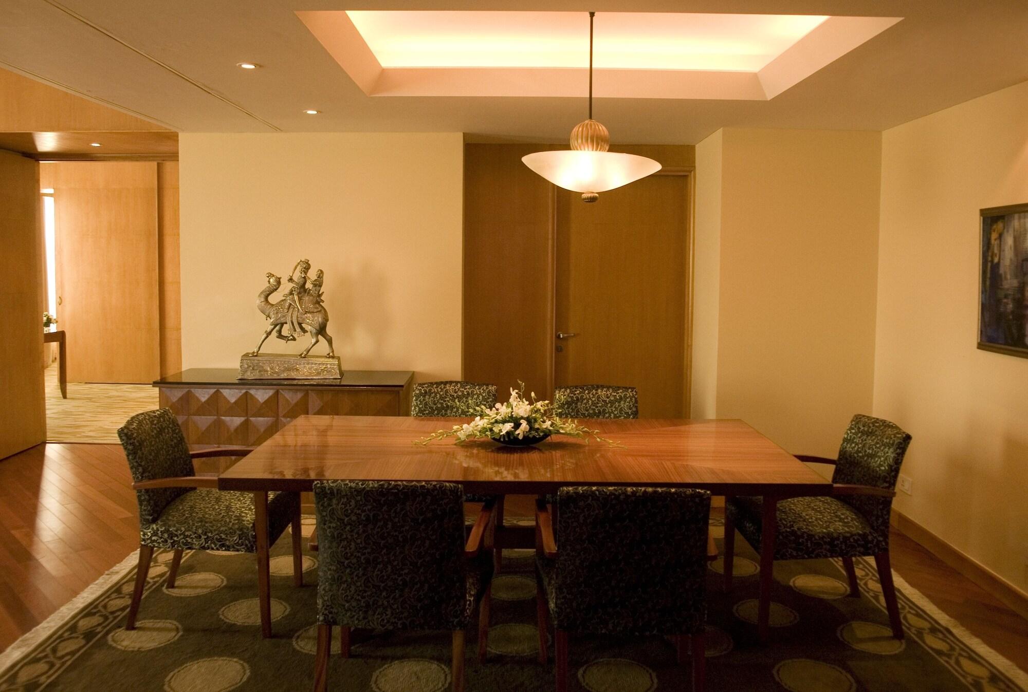 Hotel The Grand