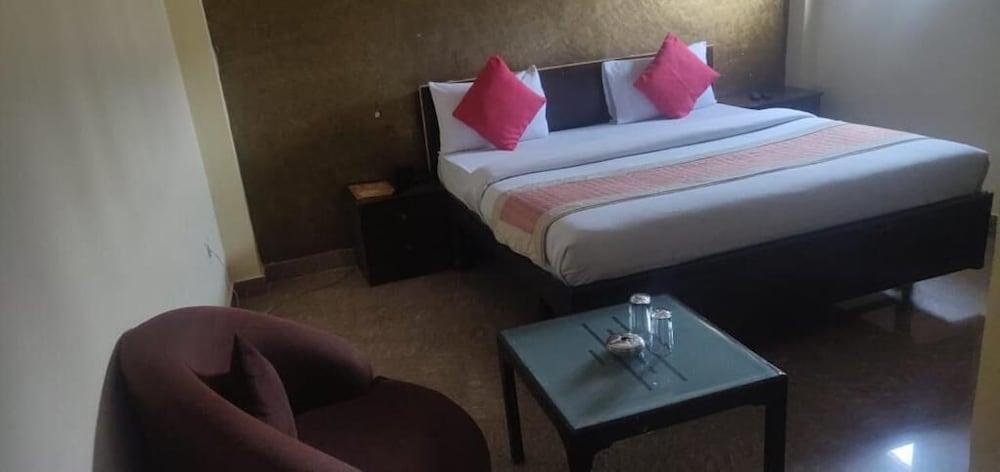 Airport Vishal Residency Hotel