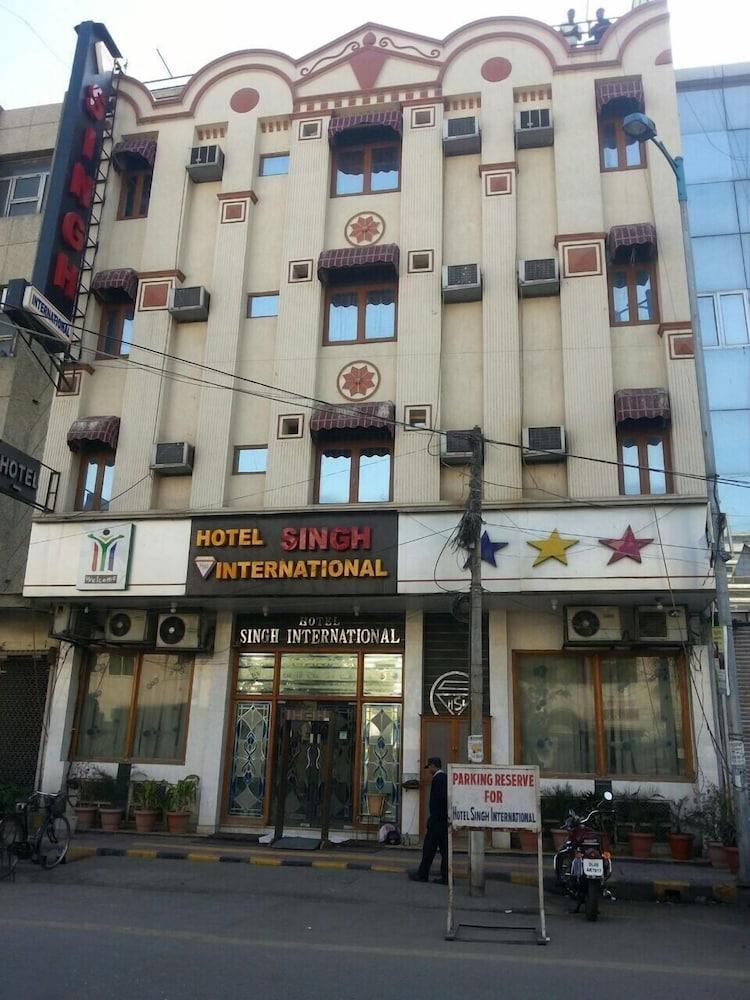 Singh International Hotel 3*