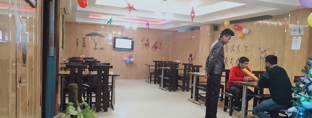 Hotel Smart Plaza Delhi Airport 4*