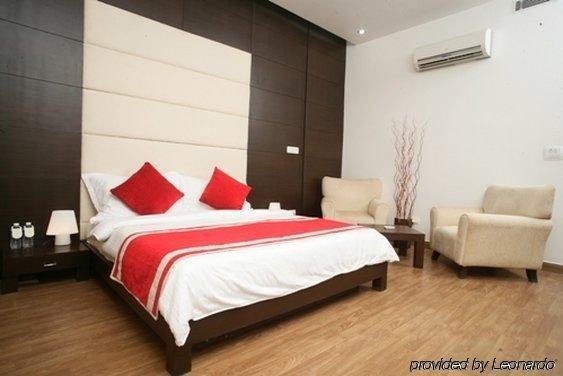 La Hotel New Delhi