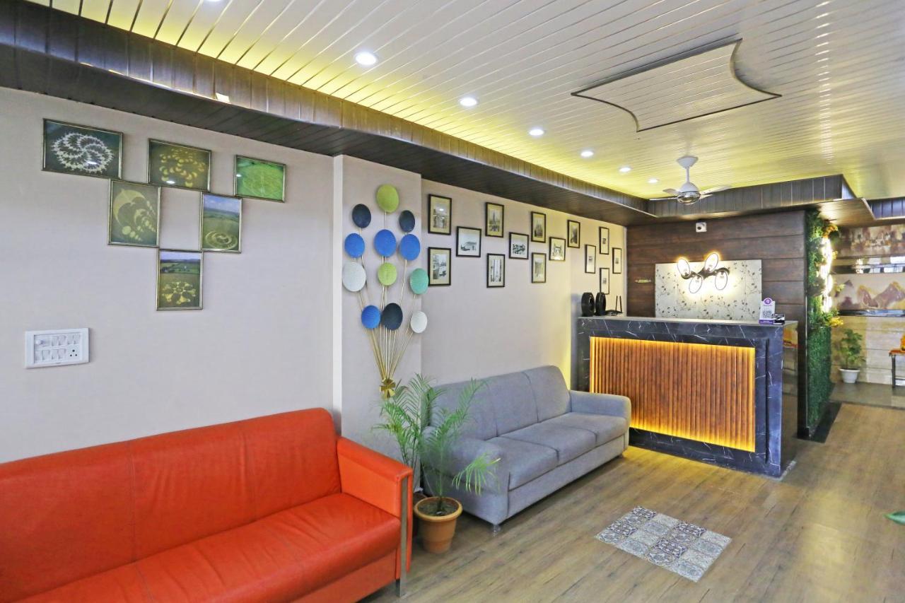 Hotel La Casa Delhi Airport 4*
