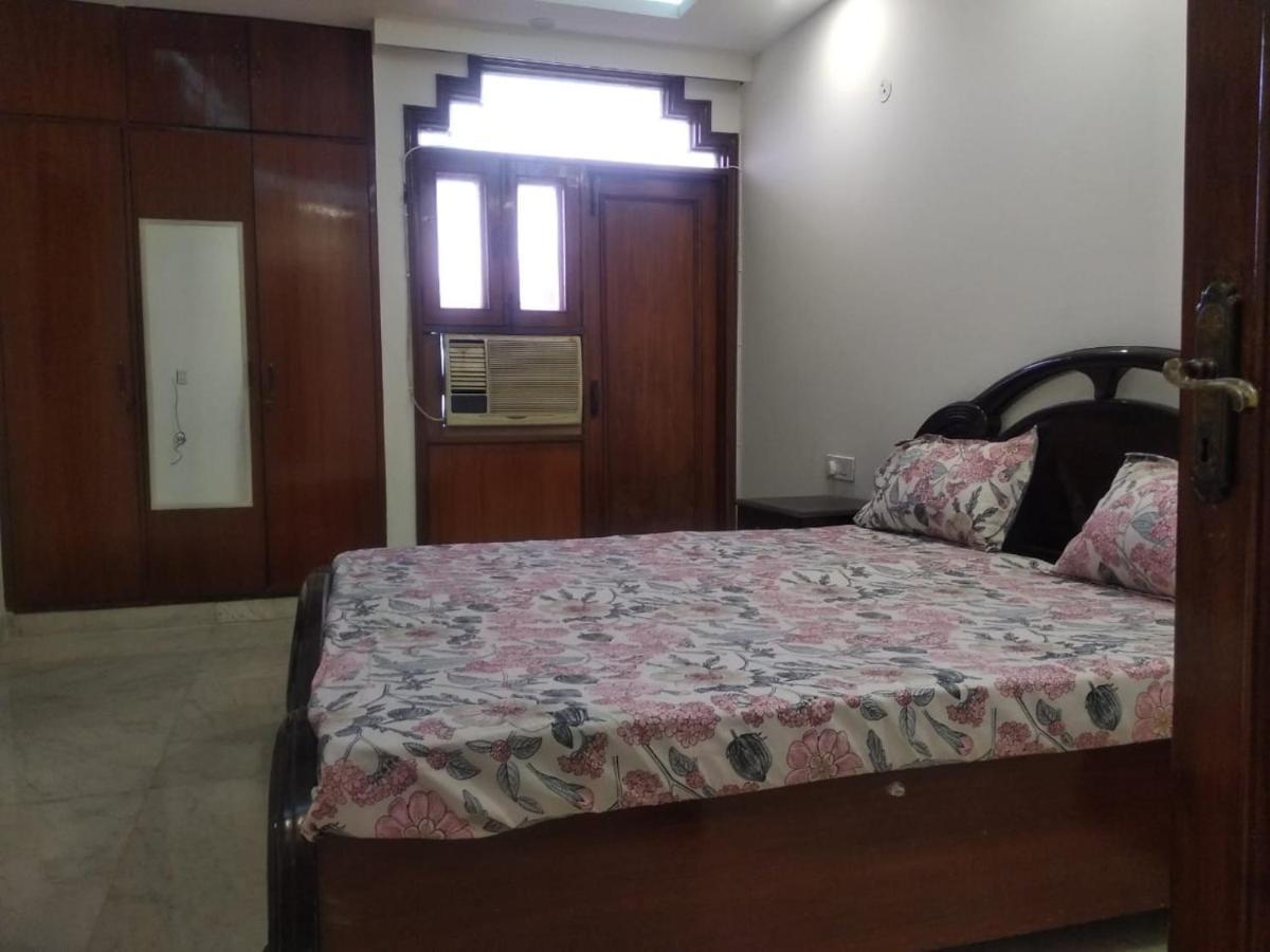 Badal's Nest I Near Aiims I Near Safadarganj I South Delhi I Couple Friendly I Homestay * New Delhi
