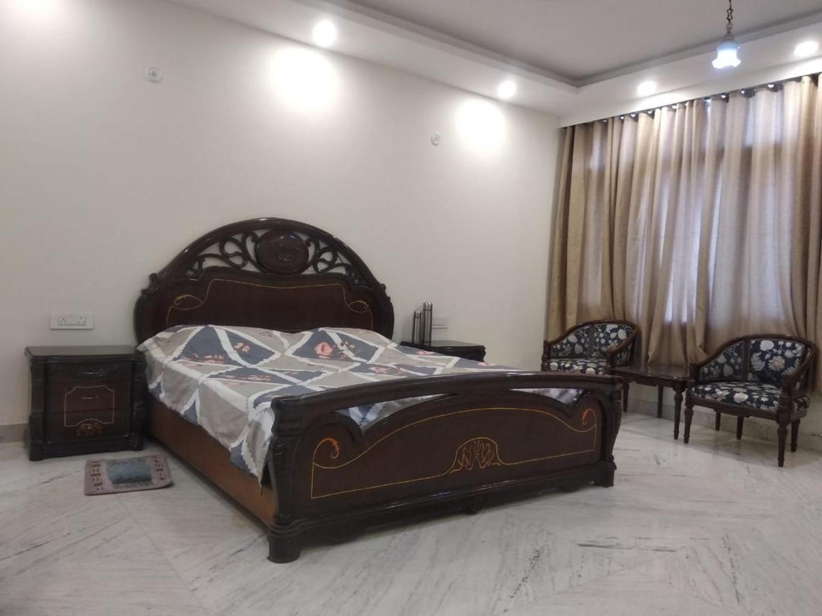 Bed & Breakfast Badal's Nest I Near Aiims I Near Safadarganj I South Delhi I Couple Friendly I Homestay *