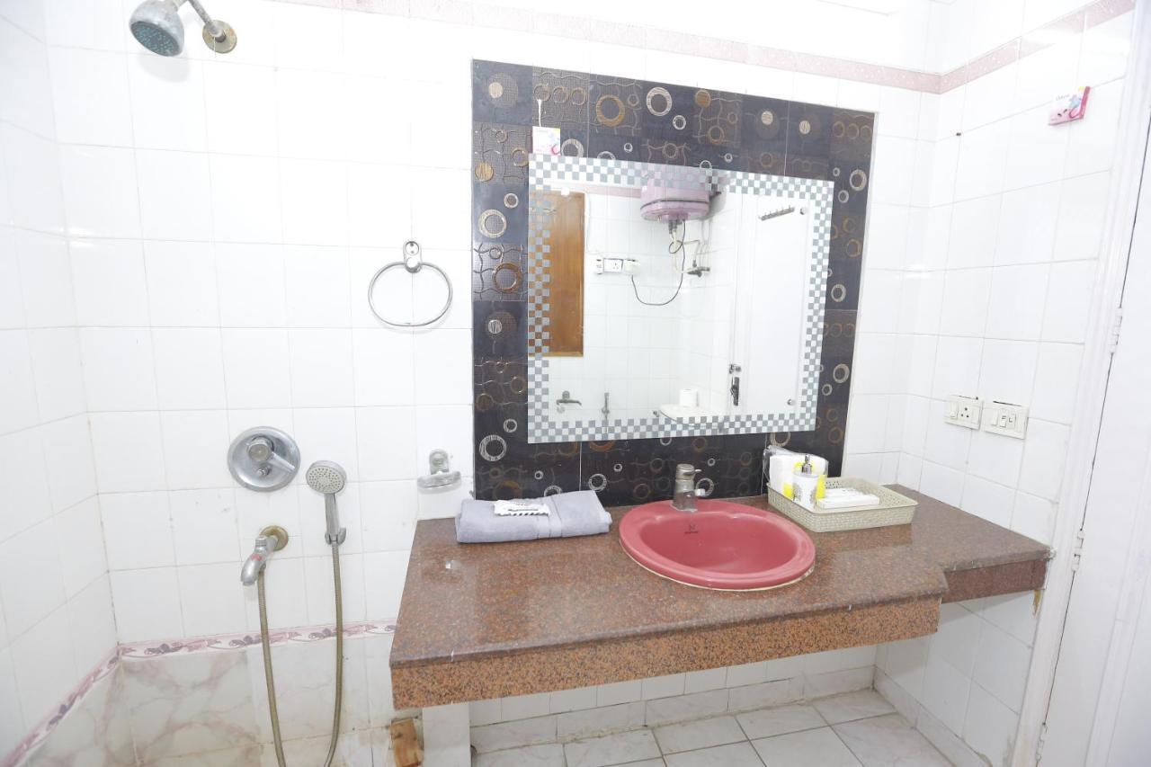 Bed & Breakfast Badal's Nest I Near Aiims I Near Safadarganj I South Delhi I Couple Friendly I Homestay *