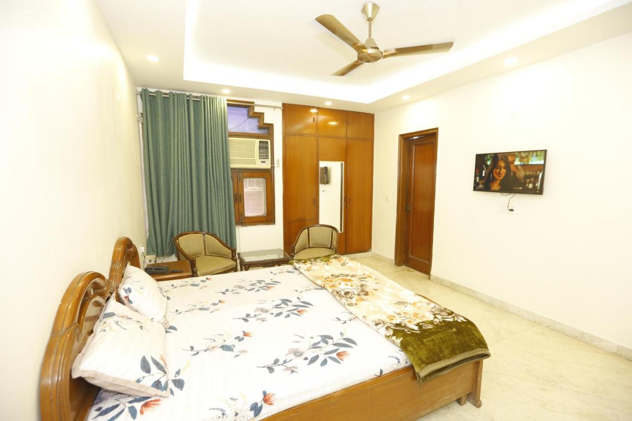 Badal's Nest I Near Aiims I Near Safadarganj I South Delhi I Couple Friendly I Homestay *