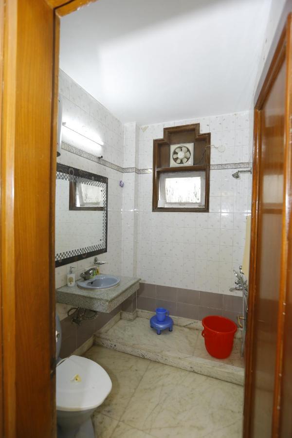 Badal's Nest I Near Aiims I Near Safadarganj I South Delhi I Couple Friendly I Homestay Bed & Breakfast *