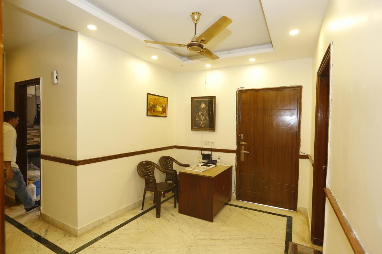 Badal's Nest I Near Aiims I Near Safadarganj I South Delhi I Couple Friendly I Homestay Bed & Breakfast *