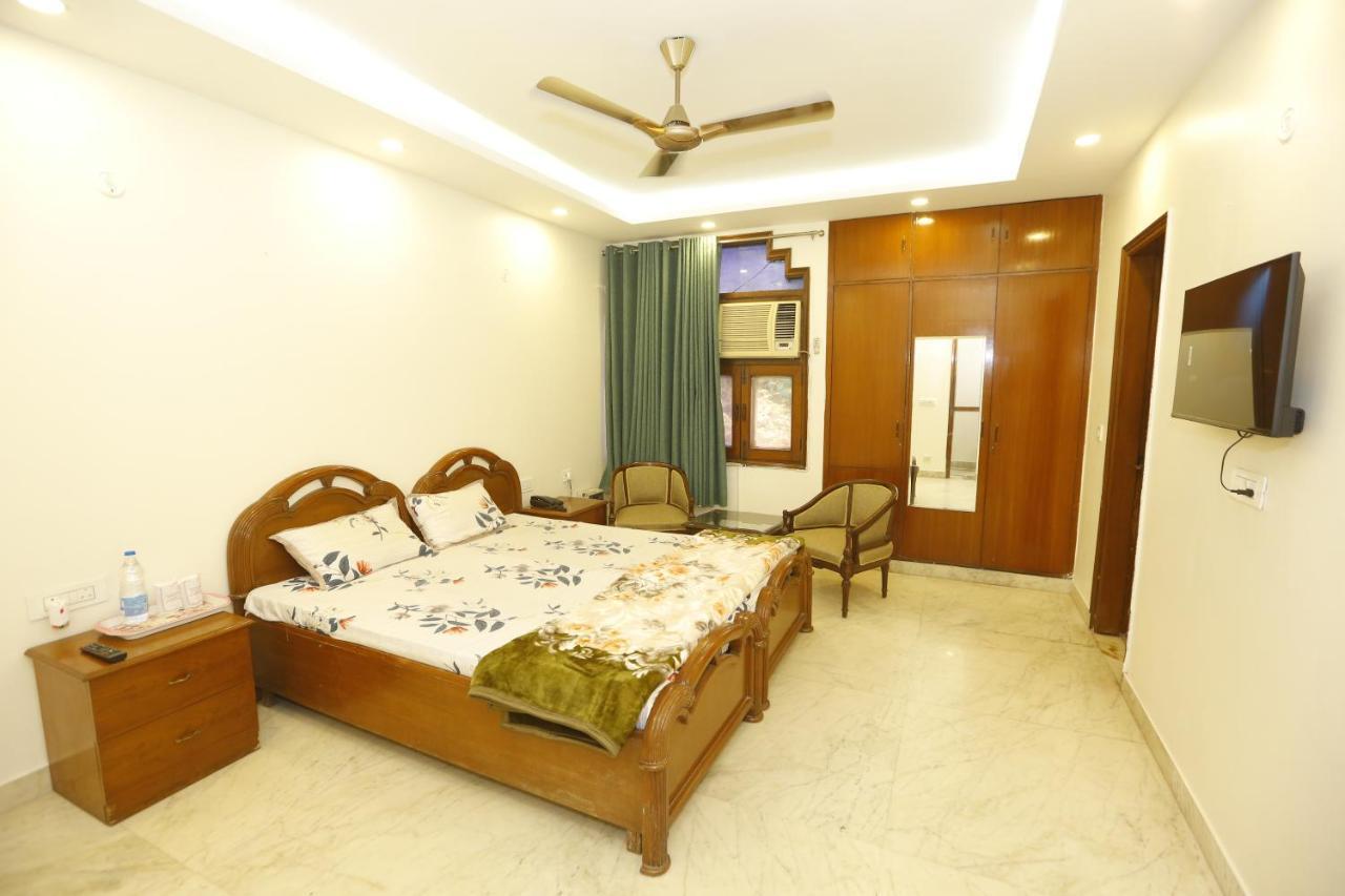 Badal's Nest I Near Aiims I Near Safadarganj I South Delhi I Couple Friendly I Homestay *