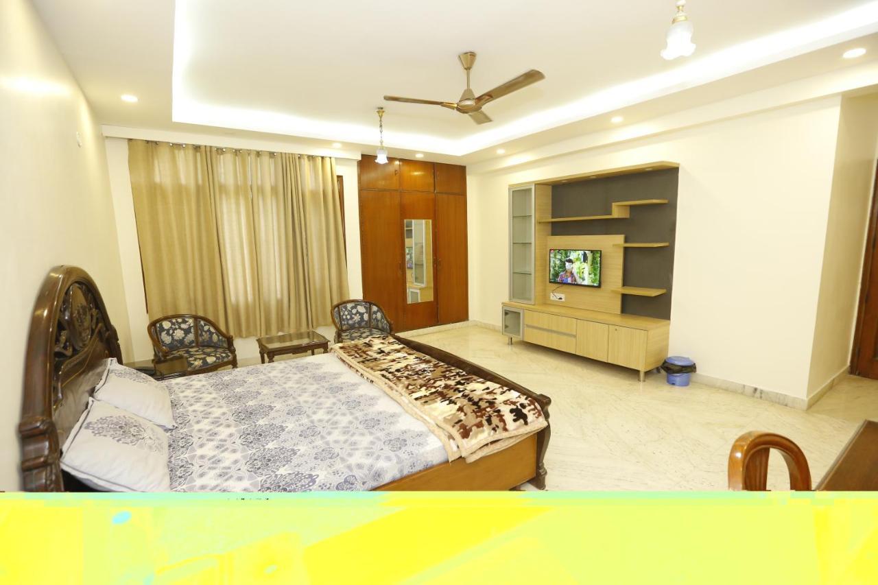 Badal's Nest I Near Aiims I Near Safadarganj I South Delhi I Couple Friendly I Homestay * New Delhi