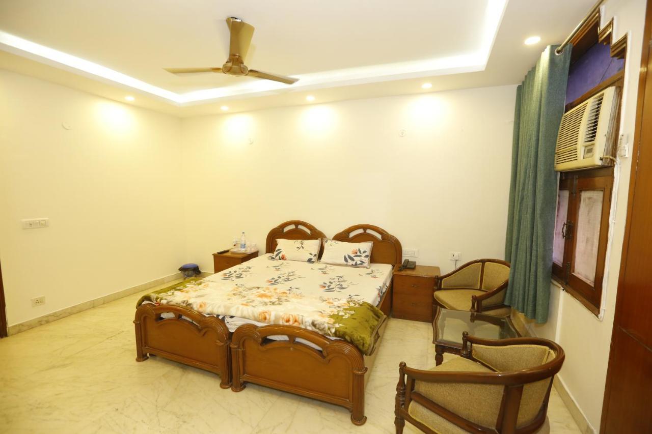 Badal's Nest I Near Aiims I Near Safadarganj I South Delhi I Couple Friendly I Homestay