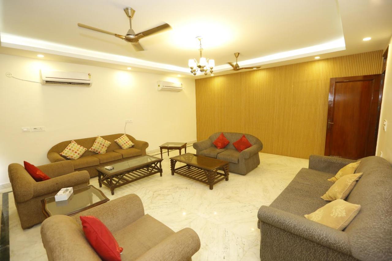 Badal's Nest I Near Aiims I Near Safadarganj I South Delhi I Couple Friendly I Homestay Bed & Breakfast New Delhi