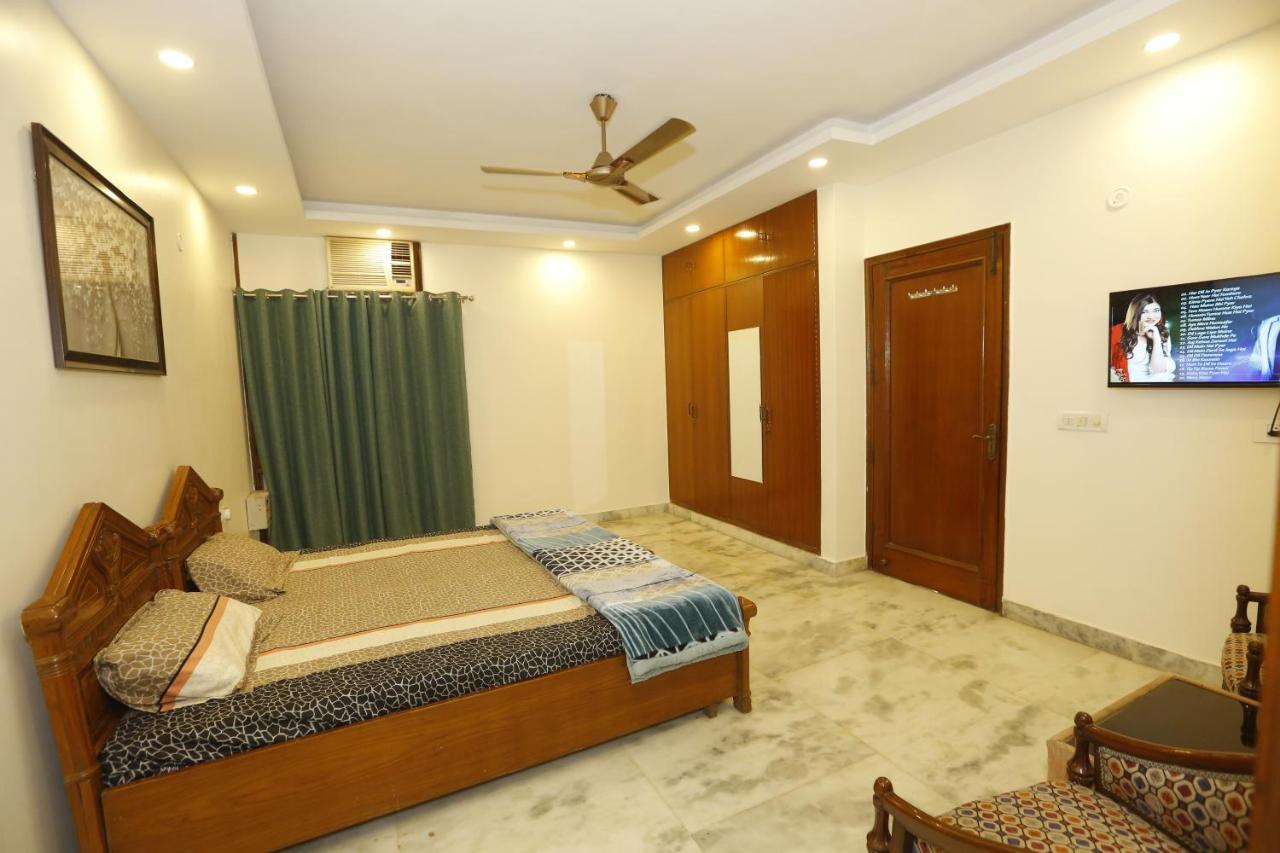 Badal's Nest I Near Aiims I Near Safadarganj I South Delhi I Couple Friendly I Homestay *
