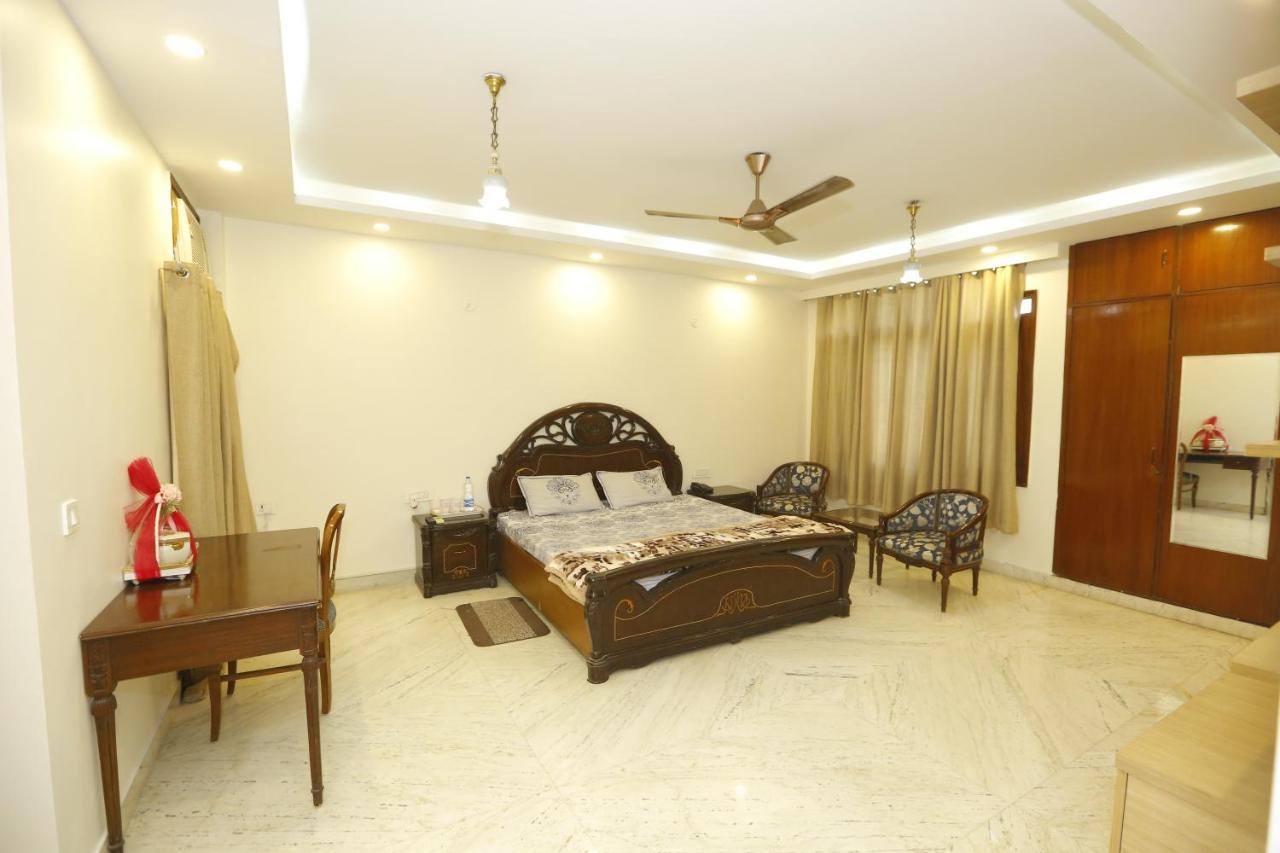 Badal's Nest I Near Aiims I Near Safadarganj I South Delhi I Couple Friendly I Homestay