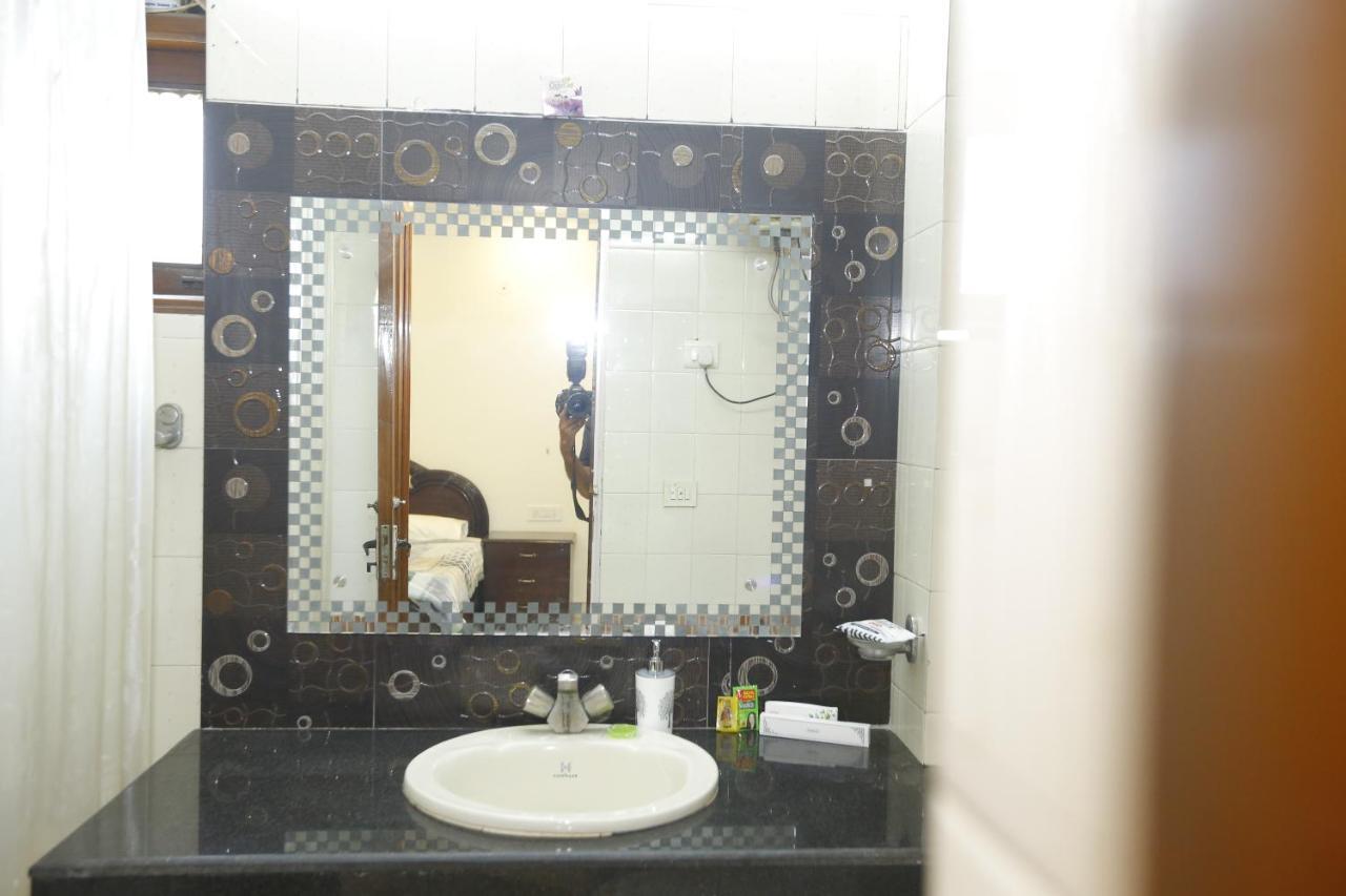 Bed & Breakfast Badal's Nest I Near Aiims I Near Safadarganj I South Delhi I Couple Friendly I Homestay New Delhi