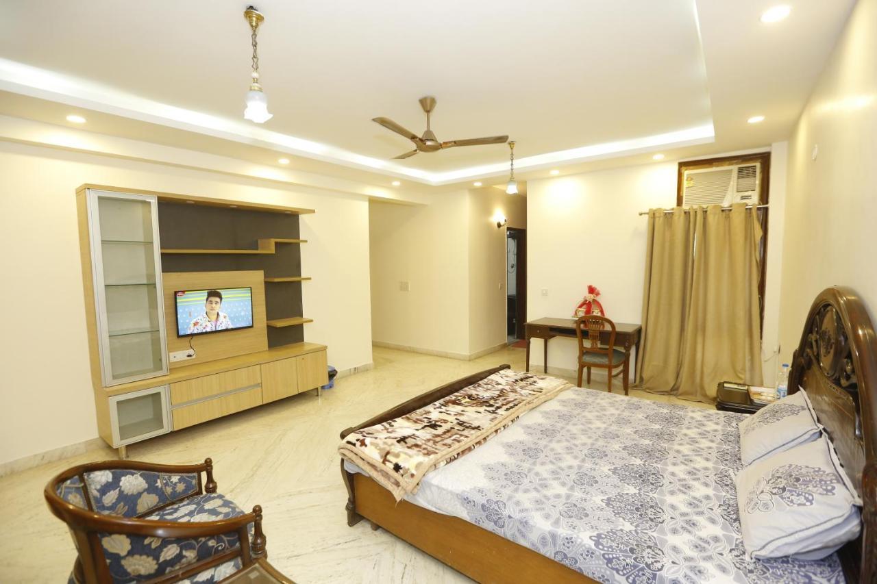 Badal's Nest I Near Aiims I Near Safadarganj I South Delhi I Couple Friendly I Homestay * New Delhi