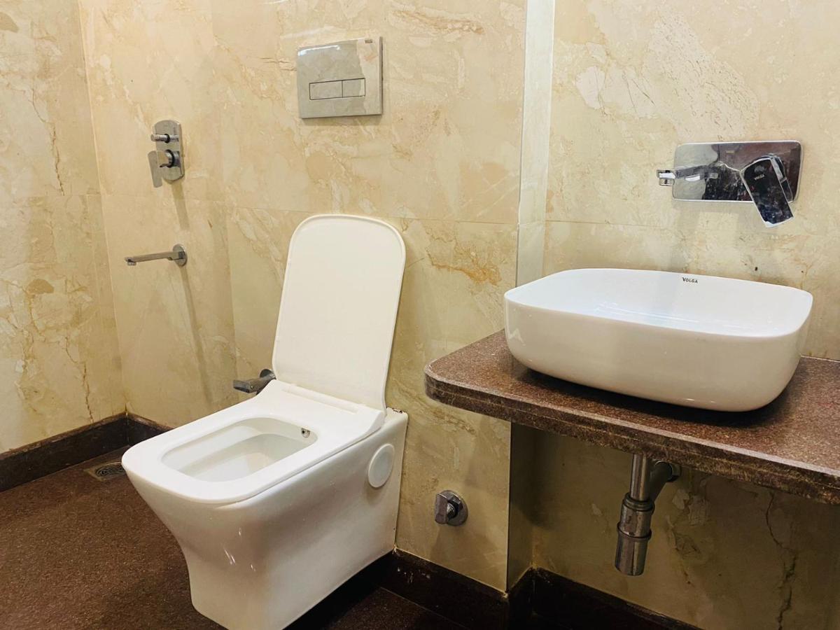 Hotel Qotel Pitampura Couple Friendly