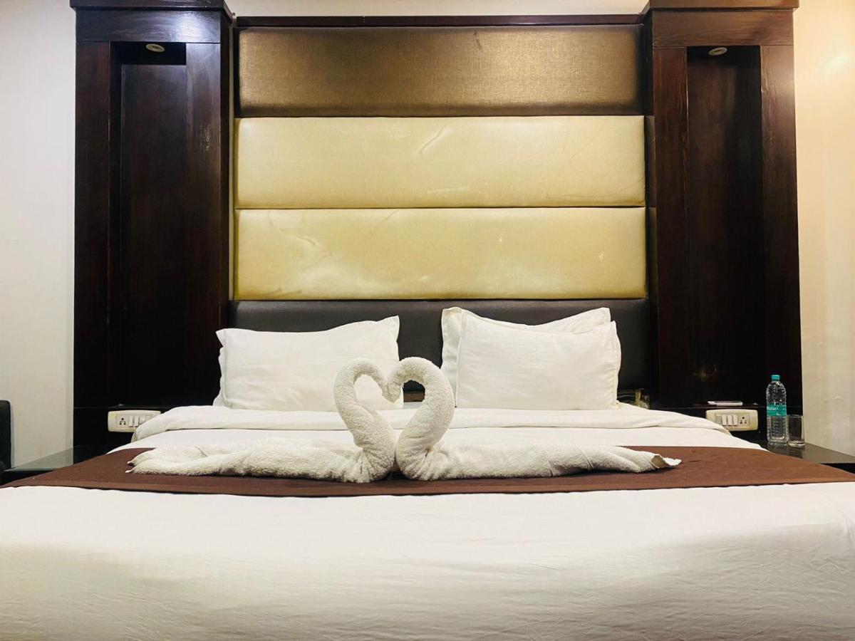 Hotel Qotel Pitampura Couple Friendly 3*