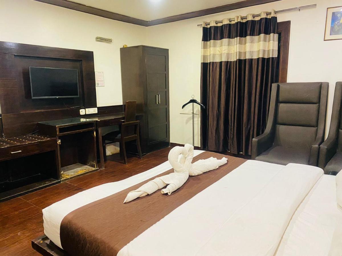 Hotel Qotel Pitampura Couple Friendly 3*