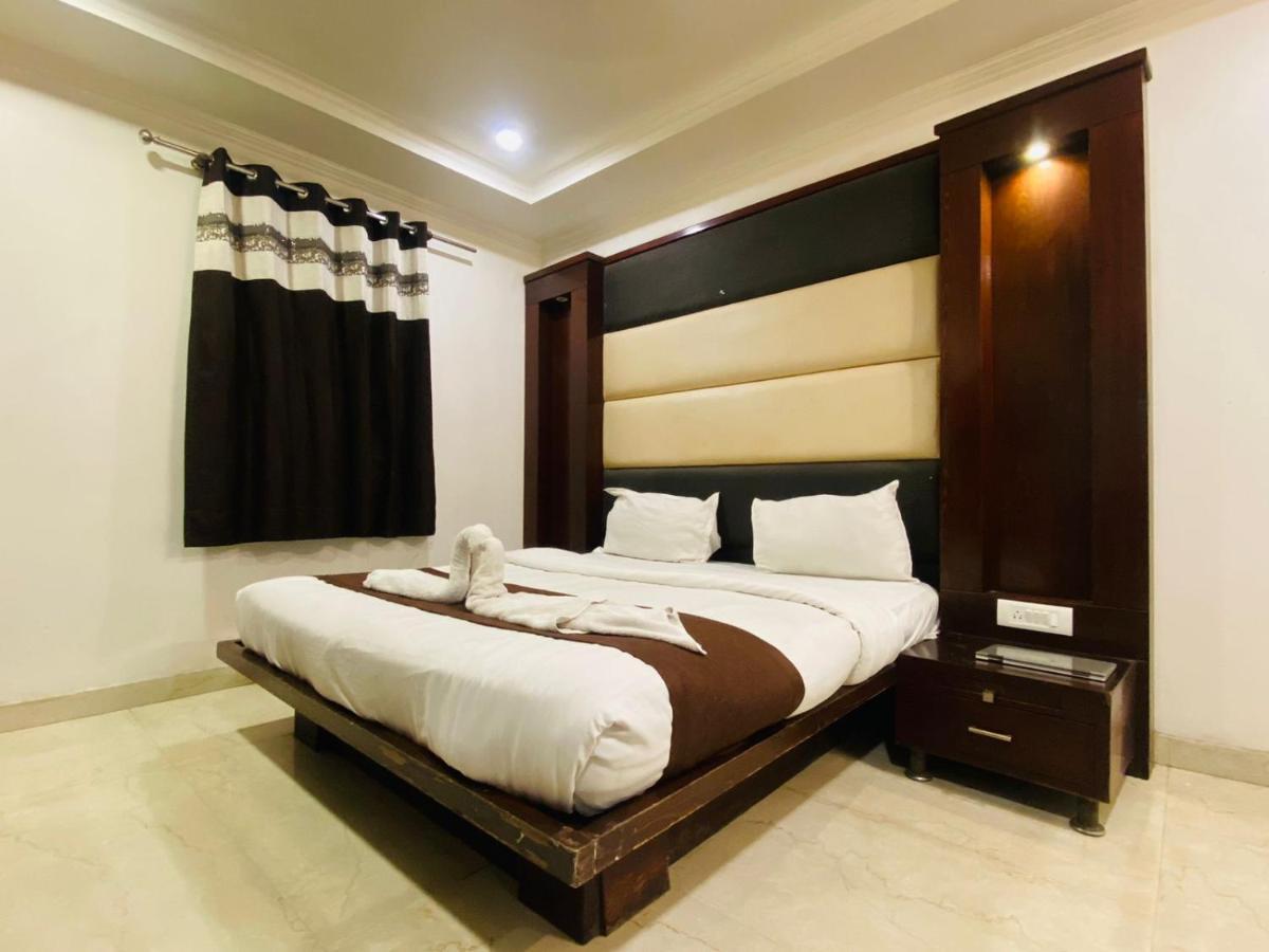 Qotel Pitampura Couple Friendly Hotel 3*