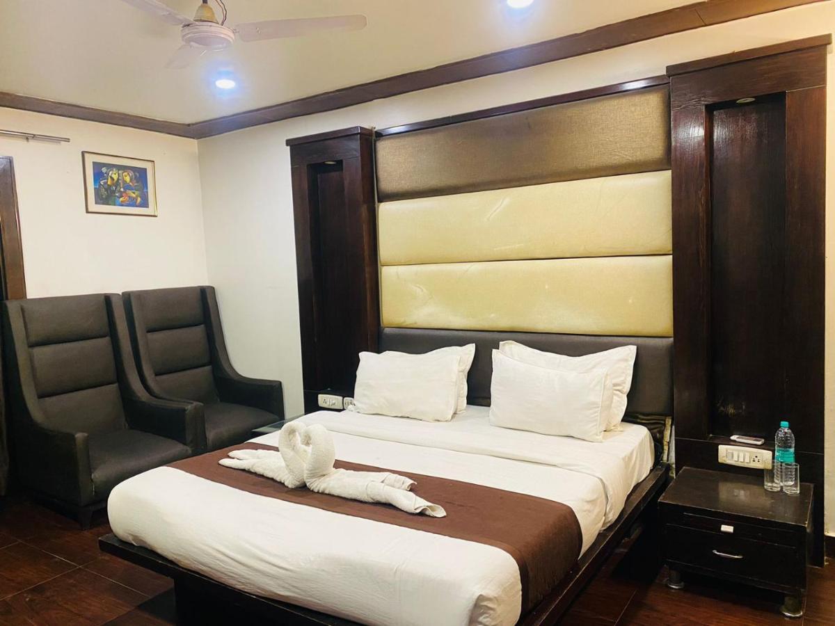 Qotel Pitampura Couple Friendly 3*