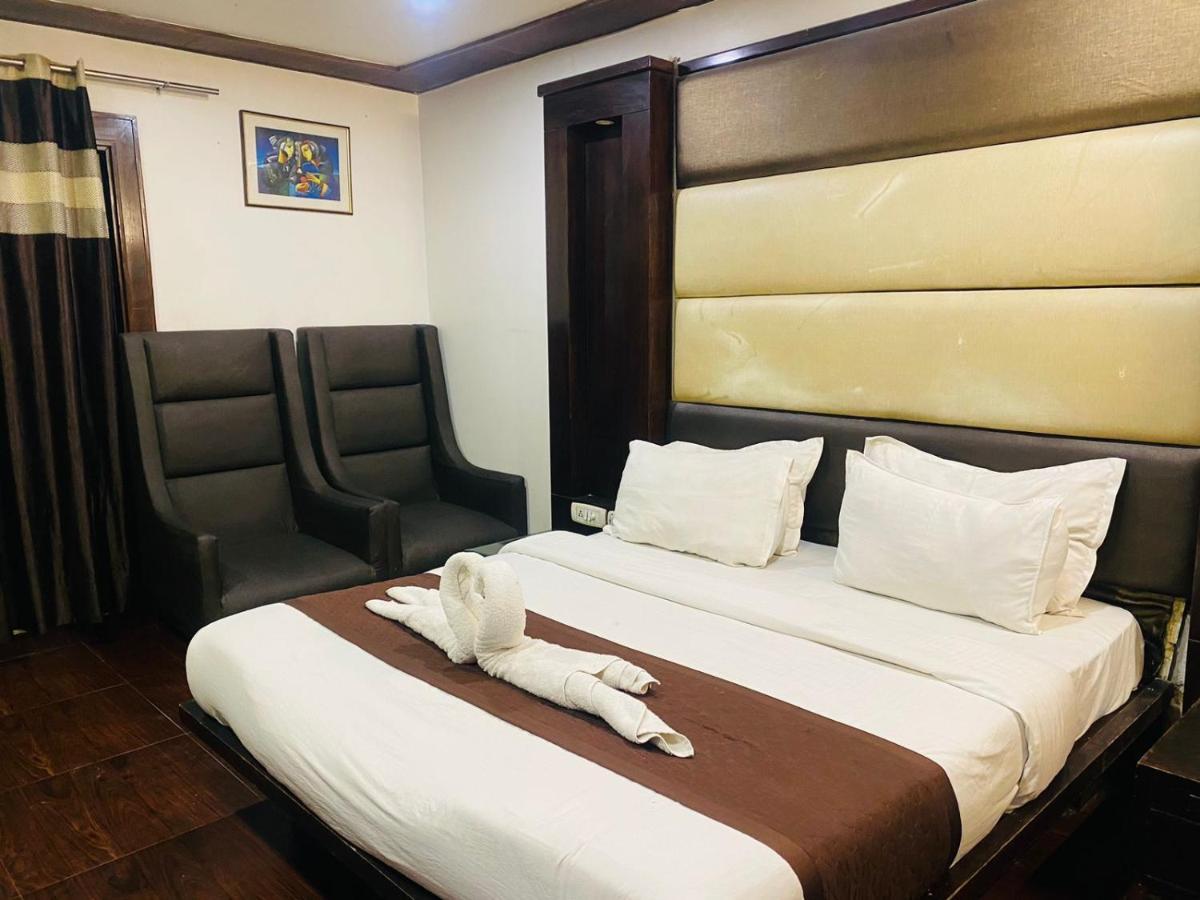 Hotel Qotel Pitampura Couple Friendly