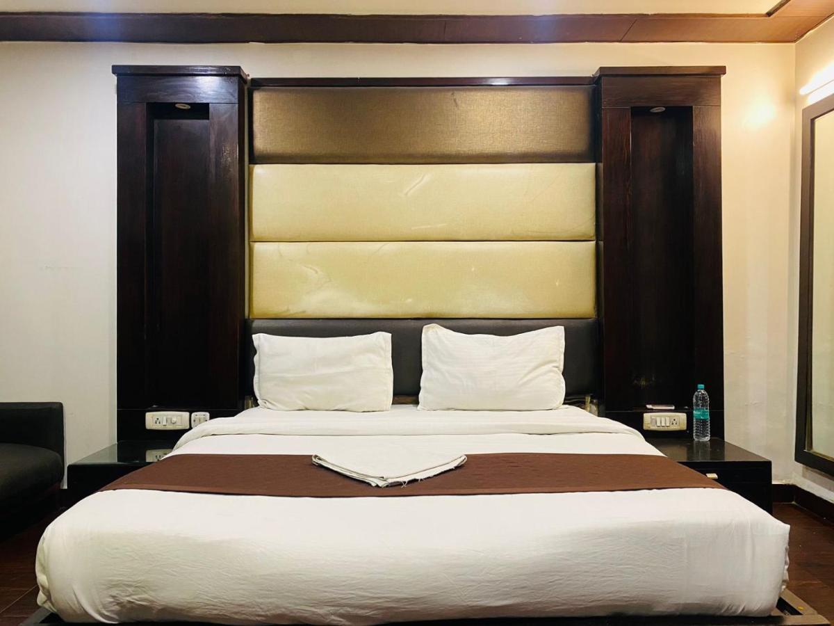 Hotel Qotel Pitampura Couple Friendly 3*