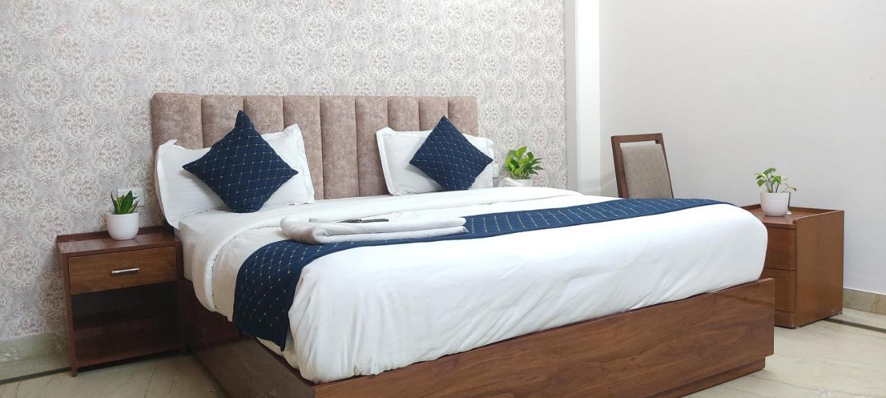 Hotel Soft Petal Residency Near Delhi International Airport 3*