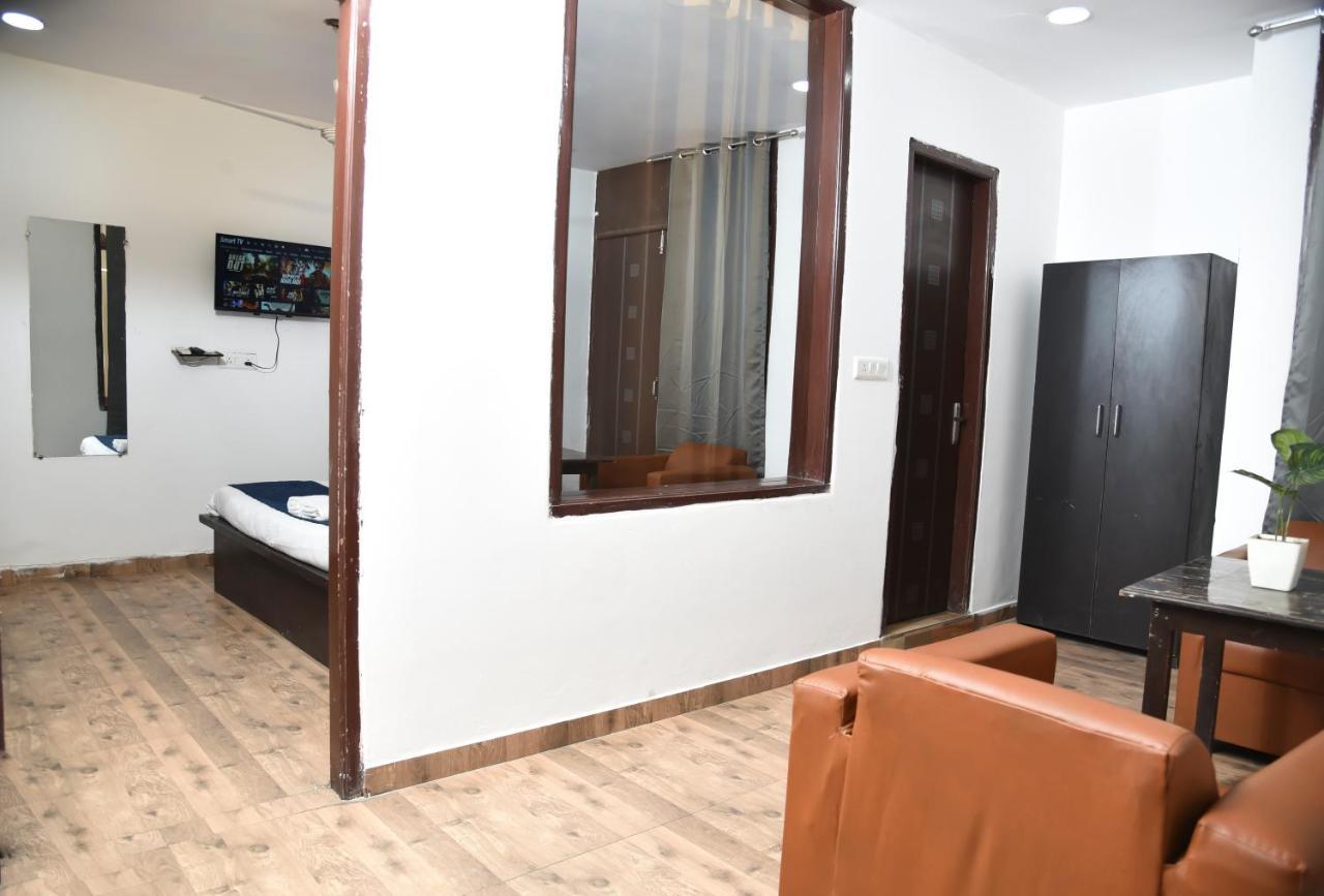 Hotel Orchid At Tilak Nagar 