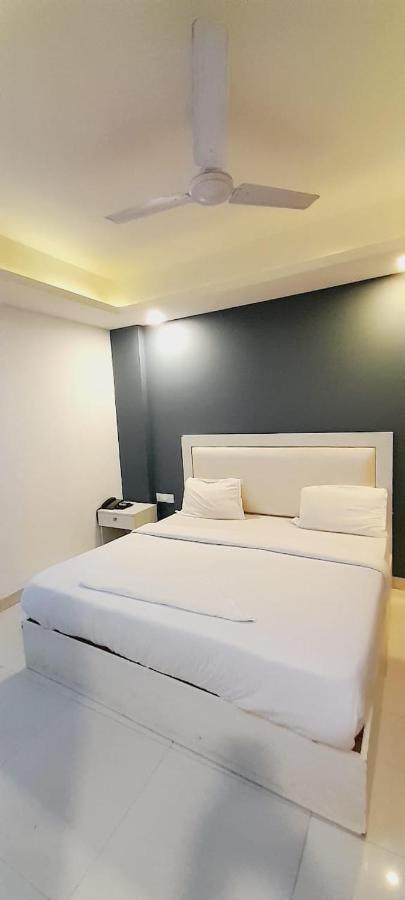 Hotel Star Light Near Delhi Airport
