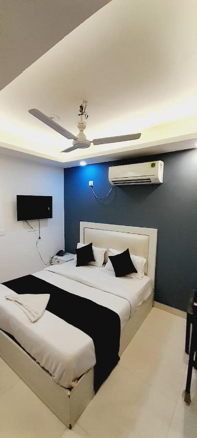 Hotel Star Light Near Delhi Airport 3*
