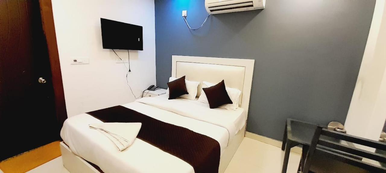 Hotel Star Light Near Delhi Airport 3*