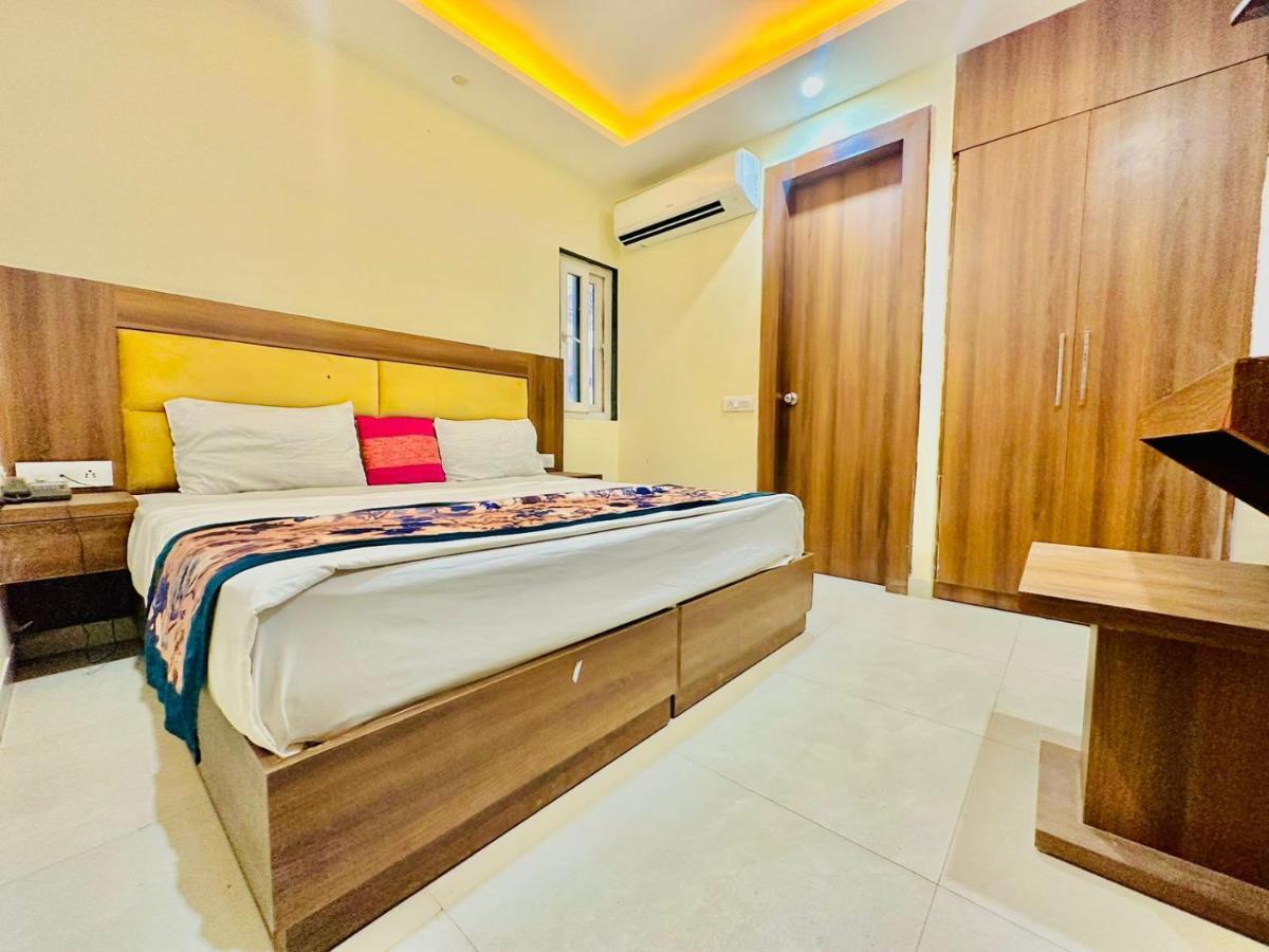 Glace Near Igi International Airport 3*