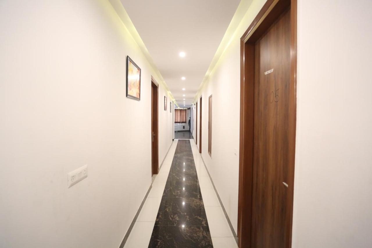 Hotel De Clark Residency Delhi Airport 4*