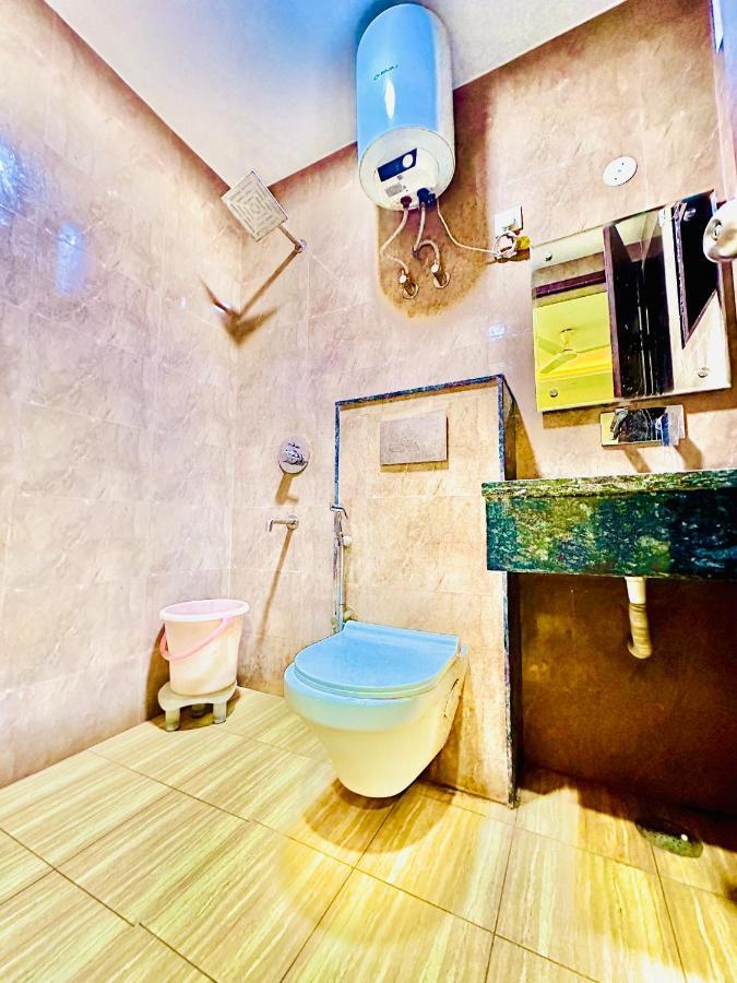 Hotel Glace Near Igi International Airport