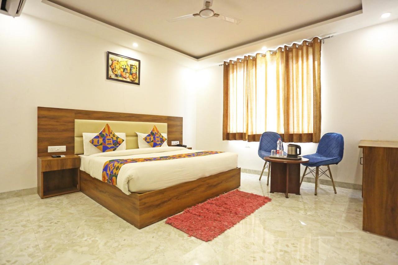 Hotel De Clark Residency Delhi Airport 4*