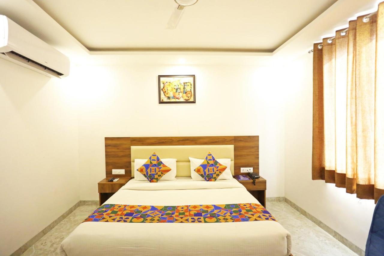 De Clark Residency Delhi Airport 4*