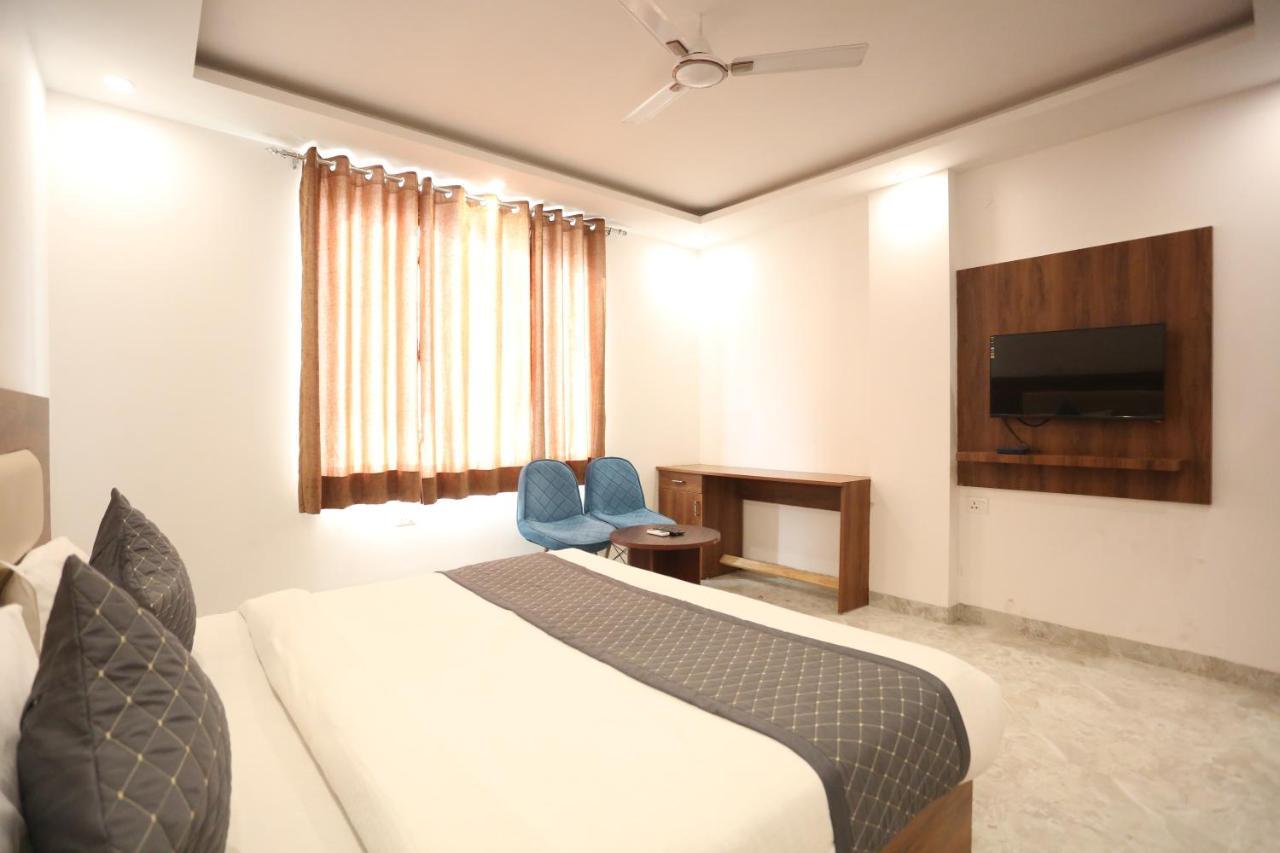 De Clark Residency Delhi Airport 4*