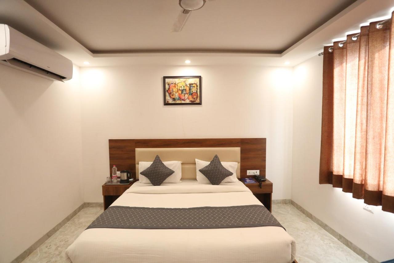 Hotel De Clark Residency Delhi Airport