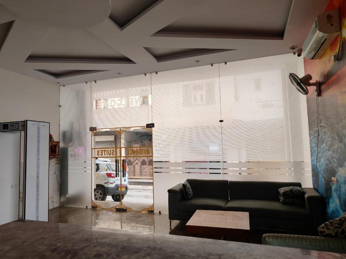 S Ambiance Near Delhi Airport 4*