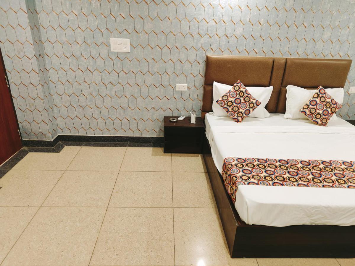 S Ambiance Near Delhi Airport Hotel
