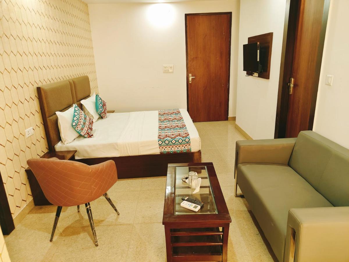 S Ambiance Near Delhi Airport Hotel 4*