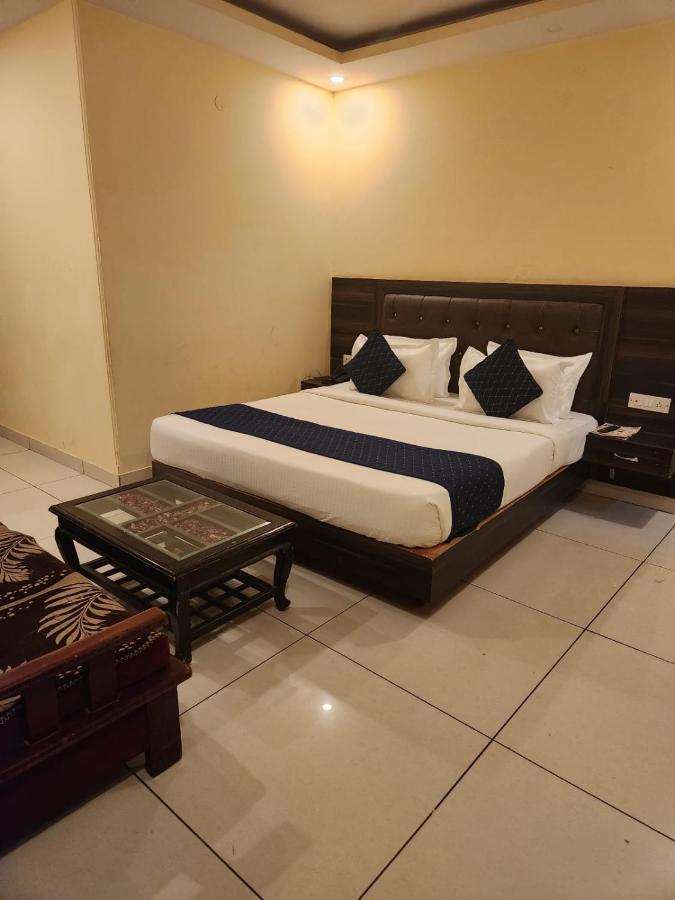 Hotel Airport Asian Blue Luxury New Delhi